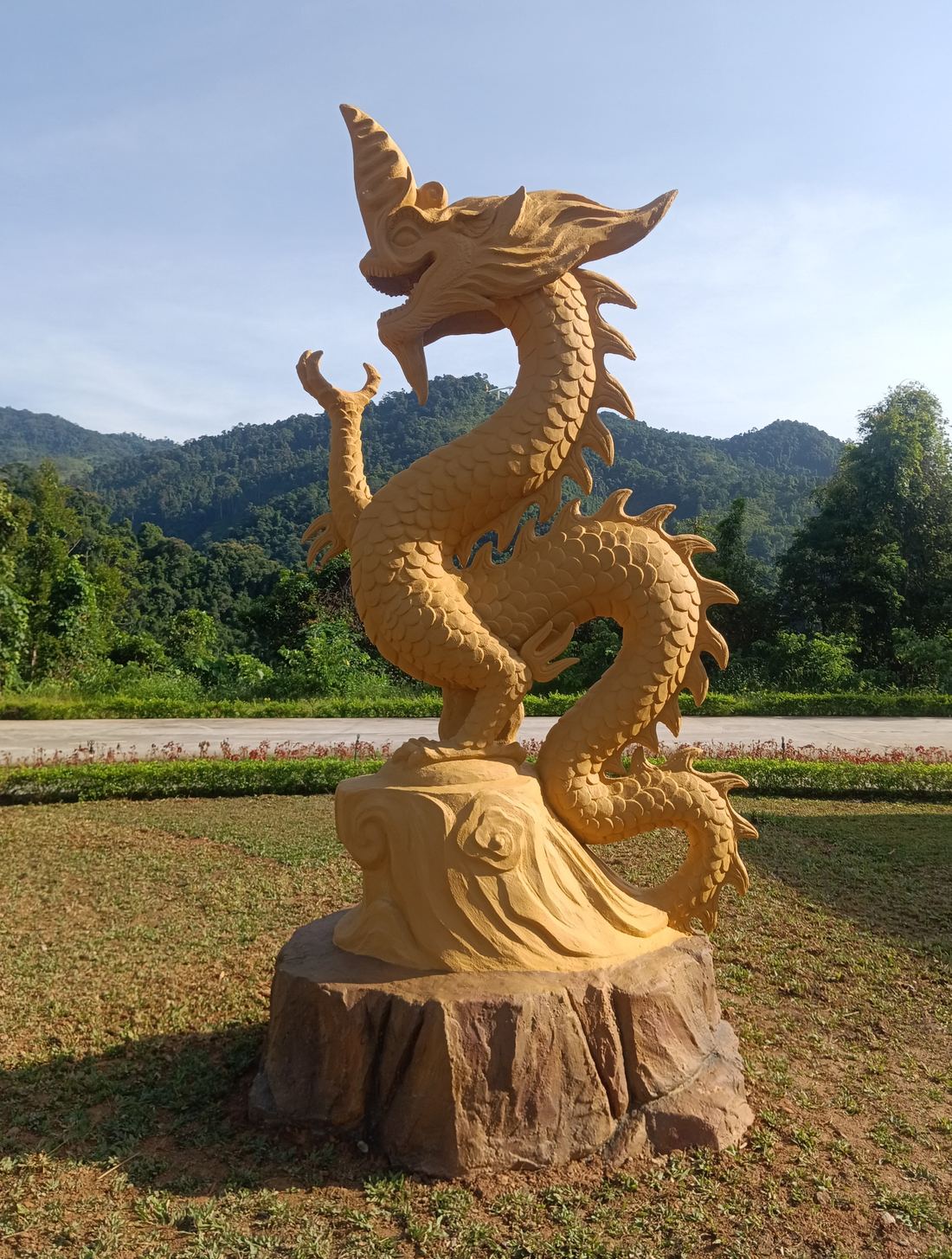 Vì Sao Tượng Xi Măng Bình An Có Độ Bền Cao Ngoài Trời?